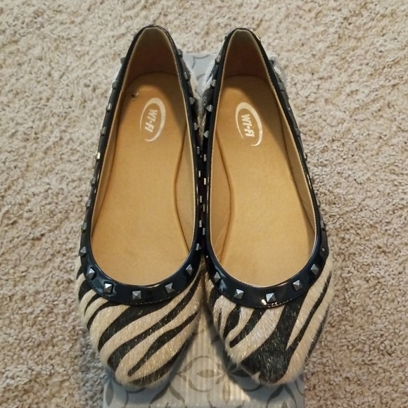 Size 7 Wifi Brand Zebra Flats - Picture 1 of 4